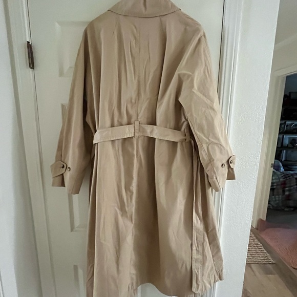 NWOT Jcrew 
Relaxed heritage trench coat in chino

BT324

LIGHT KHAKI

X-LARGE - Picture 6 of 14